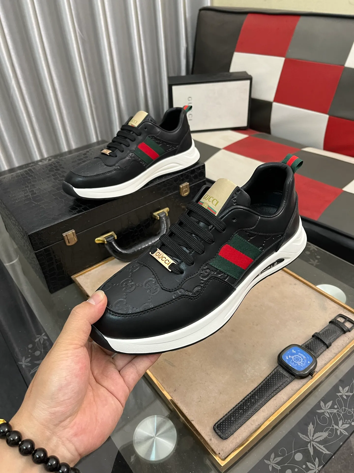 Men's shoes💰420⌚️⌚️[GUCCI] Gucci men's casual shoes are absolutely popular🔥The ultimate matching item for trendy men! The charm of super texture is unstoppable. This is the main recommendation. The upper is made of high-quality cowhide, with pig lining feet and wear-resistant rubber sole. It is noble and elegant! Extremely comfortable🎁🎁You can be as handsome as you want💪 Size 38-44! 2️⃣colors available